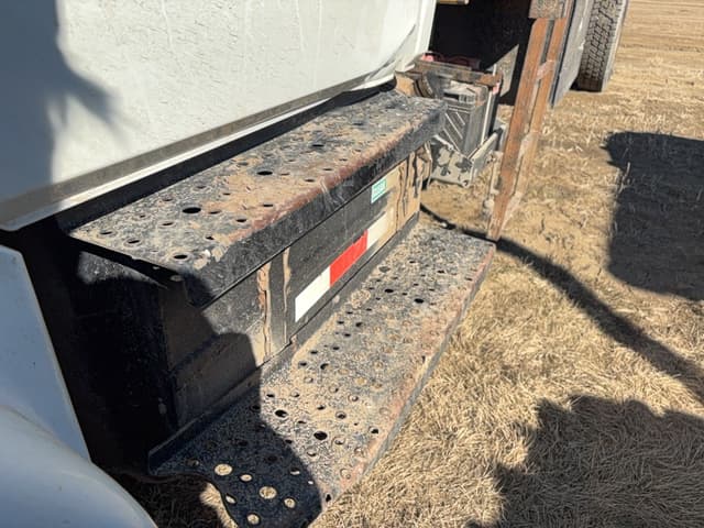 Image of Freightliner FL70 equipment image 3