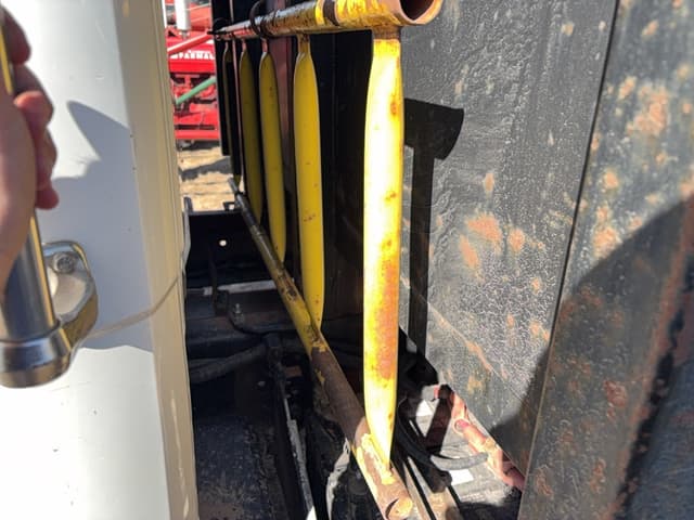 Image of Freightliner FL70 equipment image 4