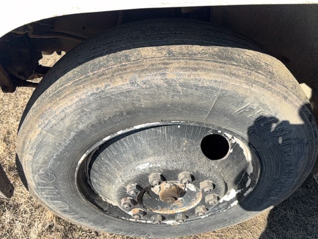 Image of Freightliner FL70 equipment image 2