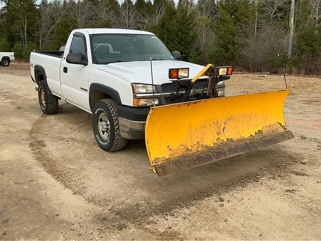 Image of Chevrolet 2500HD equipment image 2