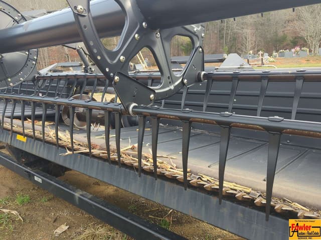 Image of MacDon FD70 equipment image 3