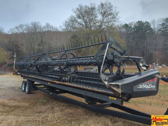 Image of MacDon FD70 equipment image 2