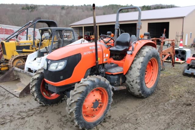 Image of Kubota M7040 equipment image 2