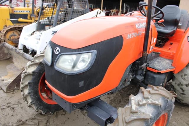 Image of Kubota M7040 equipment image 3