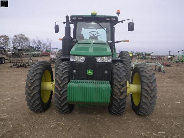 Image of John Deere 8270R equipment image 1