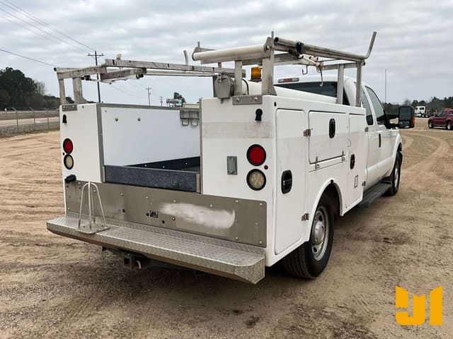 Image of Ford F-250 equipment image 4