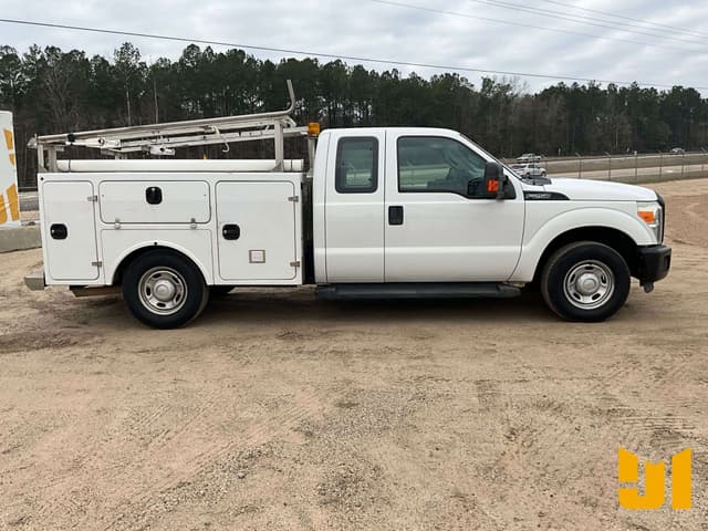 Image of Ford F-250 equipment image 3