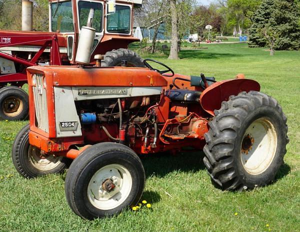 Image of International Harvester 2504 Image 0