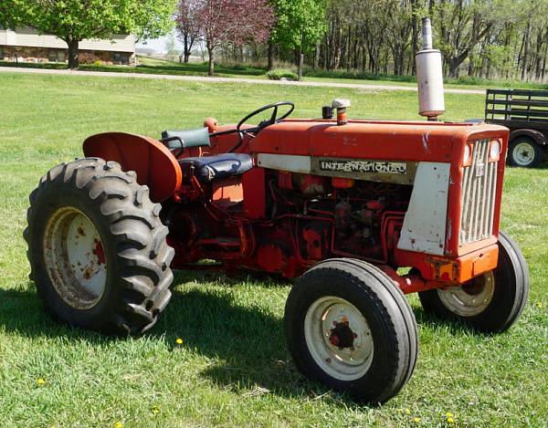 Image of International Harvester 2504 Image 1
