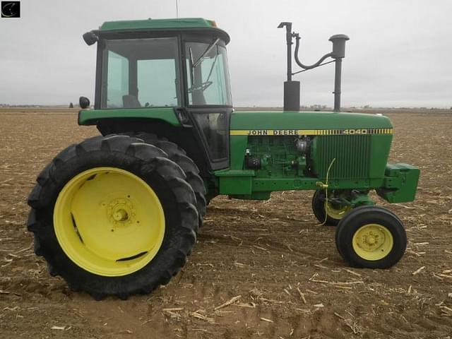 Image of John Deere 4040 equipment image 3