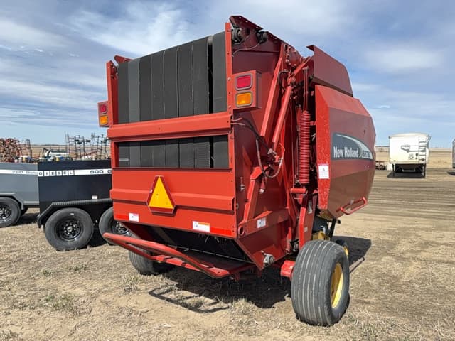 Image of New Holland BR780 equipment image 2