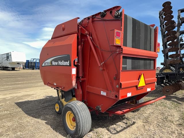 Image of New Holland BR780 equipment image 4