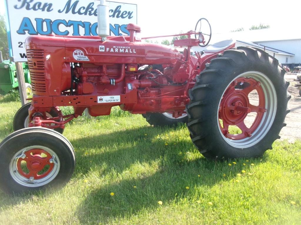 Farmall Super M-TA Equipment Image0