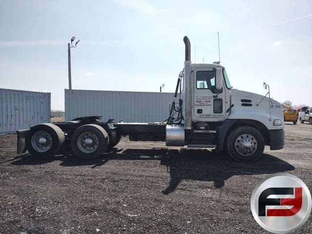 Image of Mack Pinnacle CXU613 equipment image 3