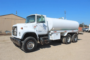 Main image Ford L8000