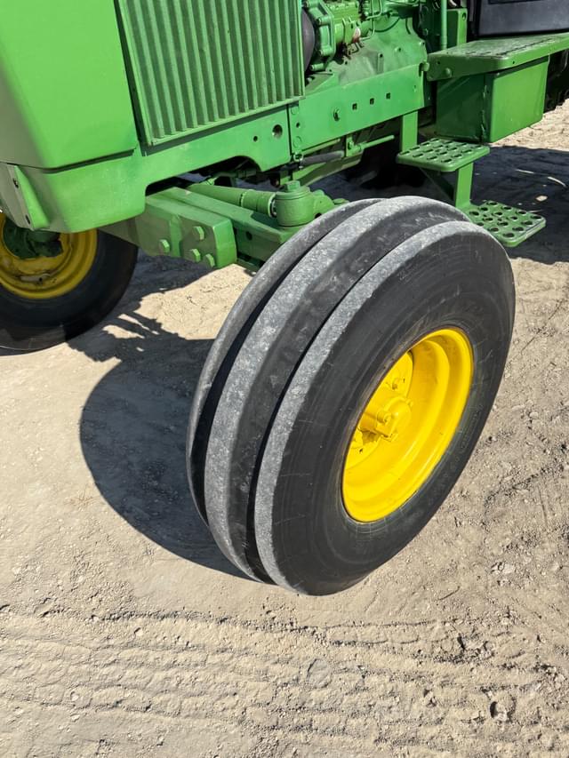Image of John Deere 2750 equipment image 4