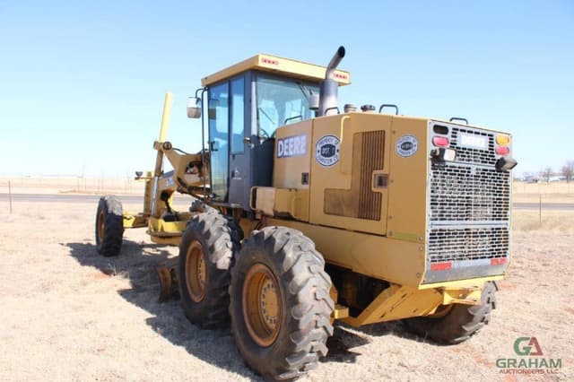 Image of John Deere 670CH equipment image 3