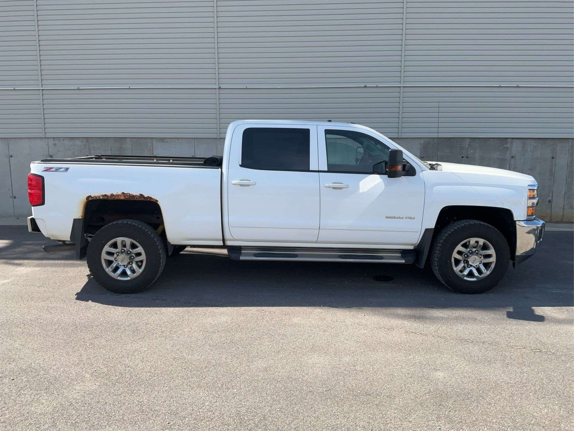 2015 Chevrolet 2500HD Equipment Image0