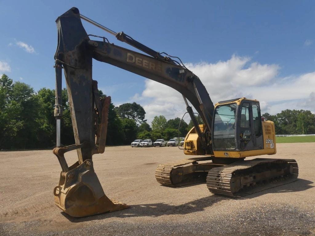 2014 John Deere 225DX Equipment Image0