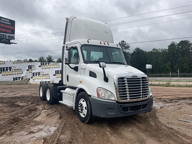 Image of Freightliner Cascadia equipment image 2