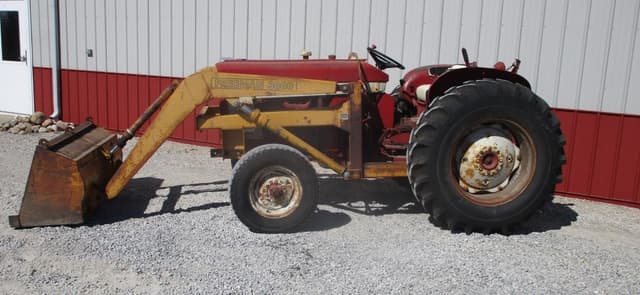 Image of International Harvester 504 equipment image 2