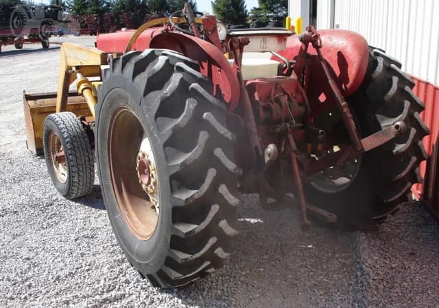 Image of International Harvester 504 equipment image 3