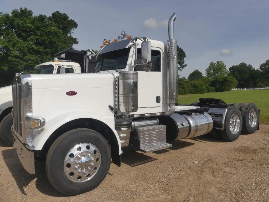 2018 Peterbilt 389 Equipment Image0