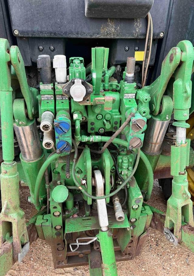 Image of John Deere 6115M equipment image 4