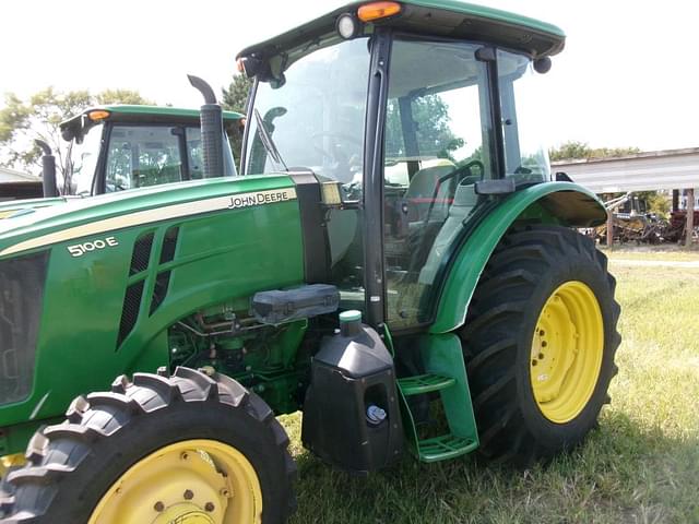 Image of John Deere 5100E equipment image 3