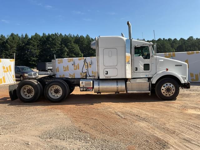 Image of Kenworth T8 equipment image 3