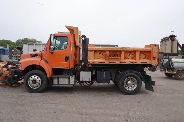 Image of Freightliner M2 equipment image 2