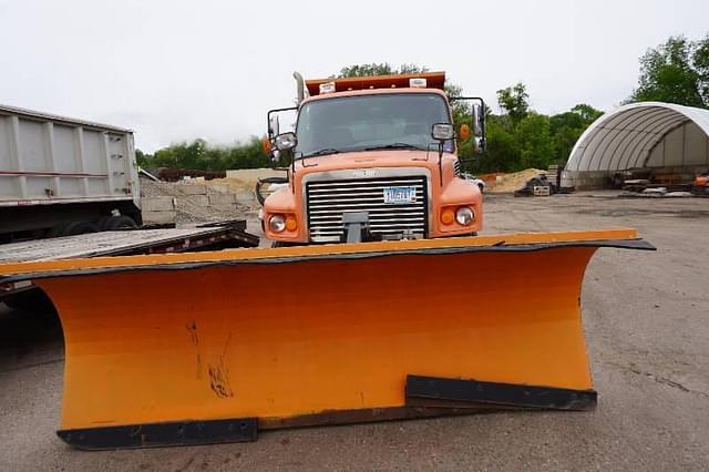 Image of Freightliner M2 equipment image 4