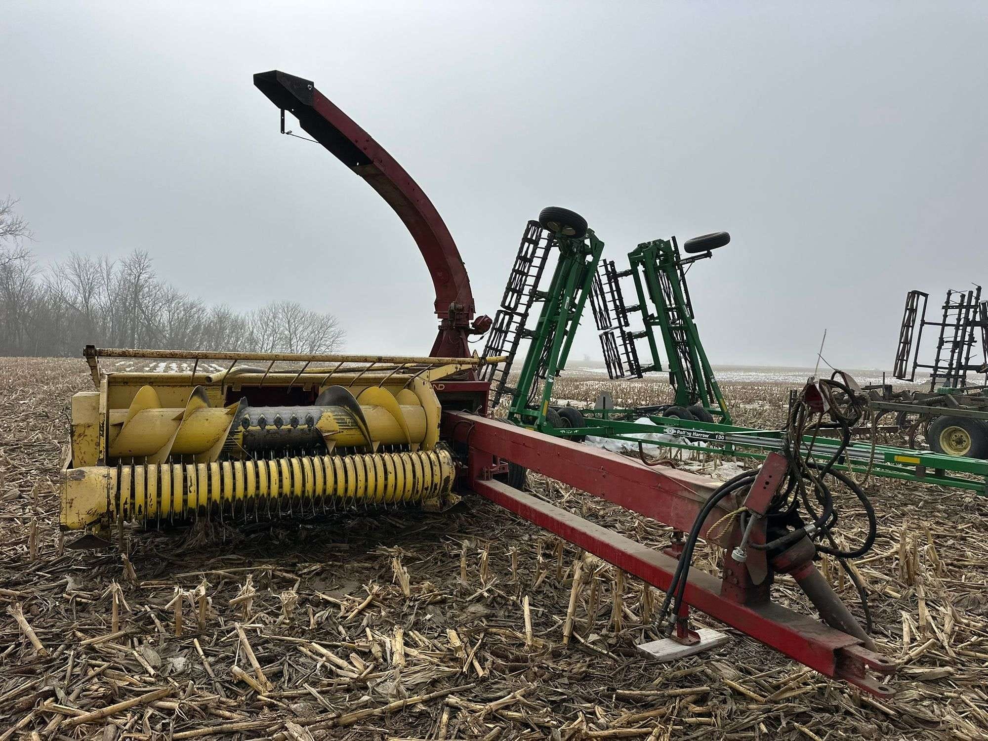 New Holland 892 Equipment Image0