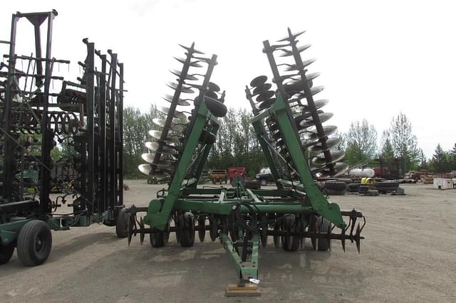 Image of John Deere 235 equipment image 1