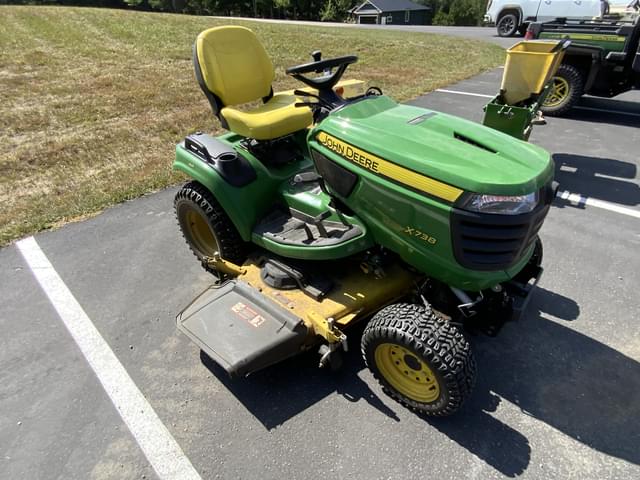 Image of John Deere X738 equipment image 3