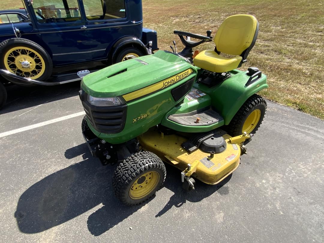 Image of John Deere X738 Primary image