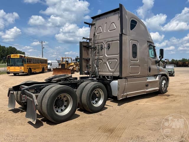 Image of Freightliner Cascadia equipment image 4