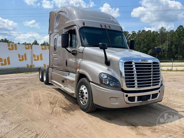 Image of Freightliner Cascadia equipment image 2