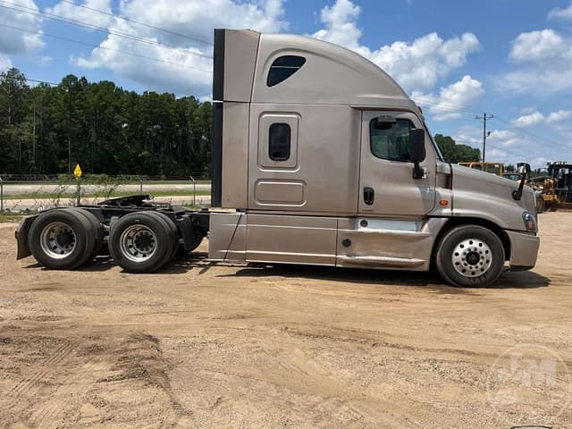 Image of Freightliner Cascadia equipment image 3
