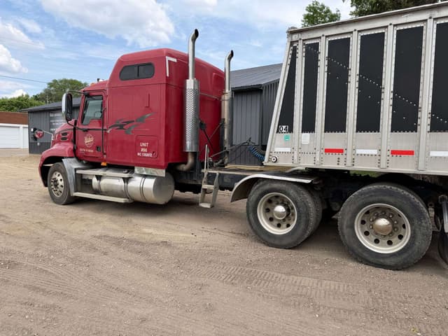 Image of Mack CX613 equipment image 2