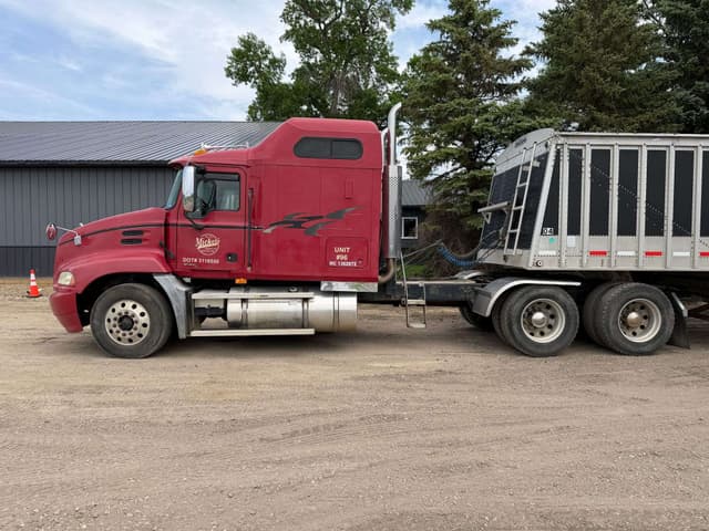 Image of Mack CX613 equipment image 1