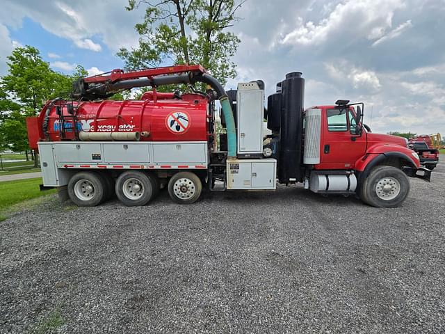 Image of International 7600 equipment image 3
