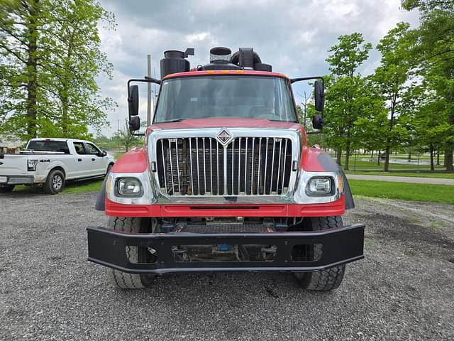 Image of International 7600 equipment image 1