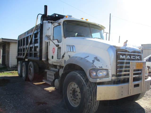 Image of Mack Granite equipment image 1
