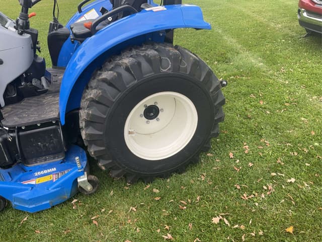 Image of New Holland Boomer 35 equipment image 3