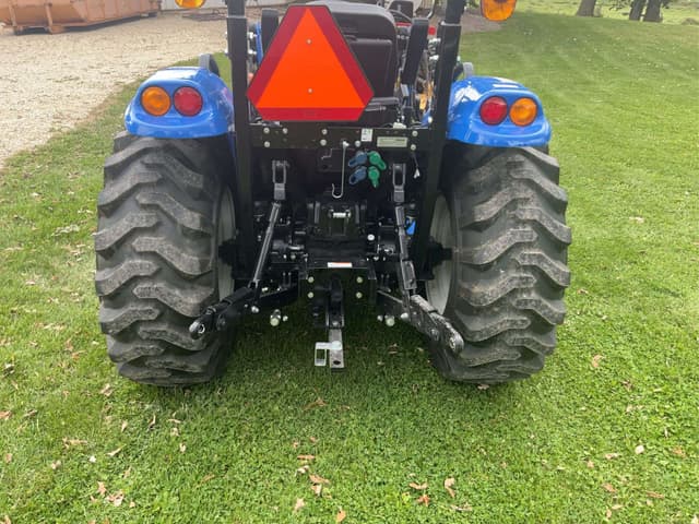 Image of New Holland Boomer 35 equipment image 4