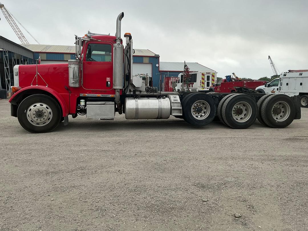 Image of Peterbilt 379 Primary image