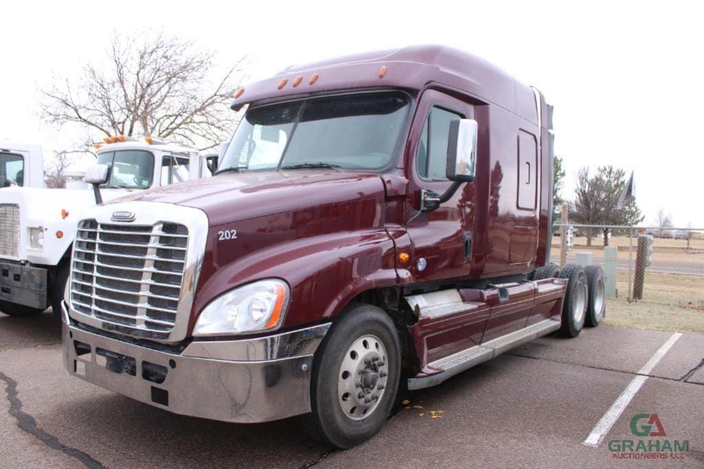 2016 Freightliner Cascadia 125 Equipment Image0
