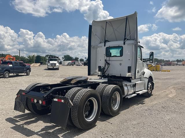 Image of Kenworth T680 equipment image 4