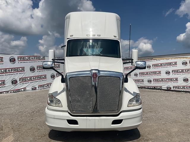 Image of Kenworth T680 equipment image 1